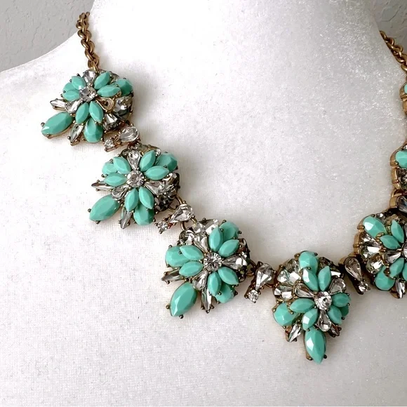 J. CREW Statement Necklace Cluster Jewels Stones Light Turquoise Gold-To… - Picture 2 of 8